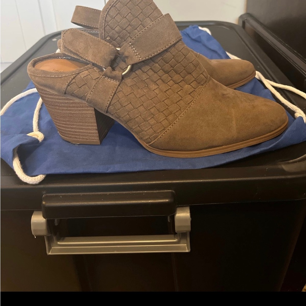 Universal Thread open heel booties! NWT!